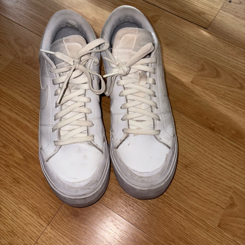 Nike White Sneakers Classic Low-Top Design